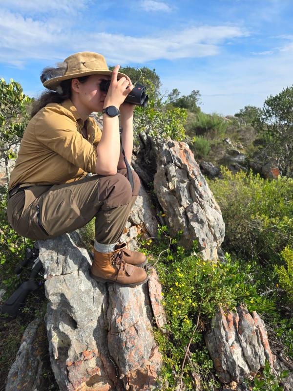 Women in the Wild : Best Safari Boots for Female Explorers.